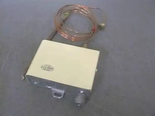 Barber-Colman Temperature Controller Cat# Tc252 10-90F Nob
