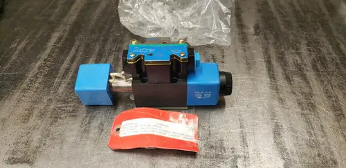 Vickers 02-109820 DG4V-3S-2C-M-FTWL-B5-60 Valve 02-101731 110v