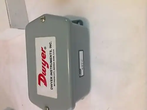 Dwyer 647-5 Differential Pressure Transmitter Wet