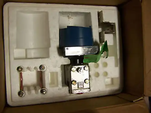 Leeds & Northrup Pressure Transmitter 2610-100-11-2-00-206
