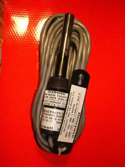 Honeywell Conductivity Sensor W/ Temp. Comp. Model 04973-X01-305-20-00-000