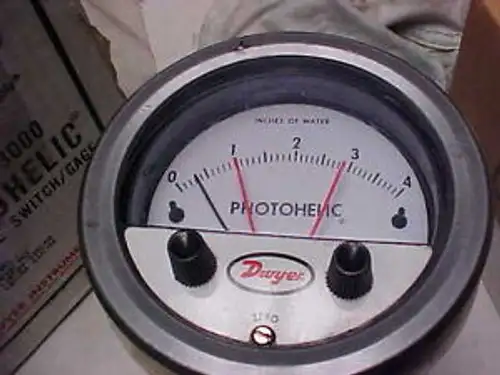 Dwyer Photohelic Pressure Switch Gage A3004 Zj-20