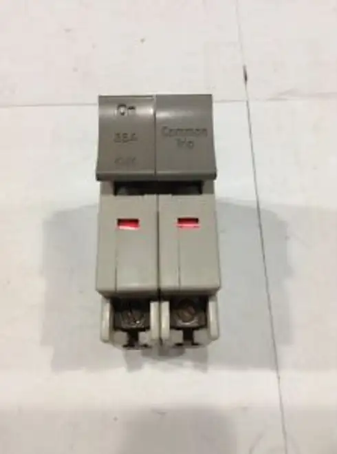 SDT235 Square D Interruttore automatico 2 poli 35 Amp 120/240V (Nuovo)