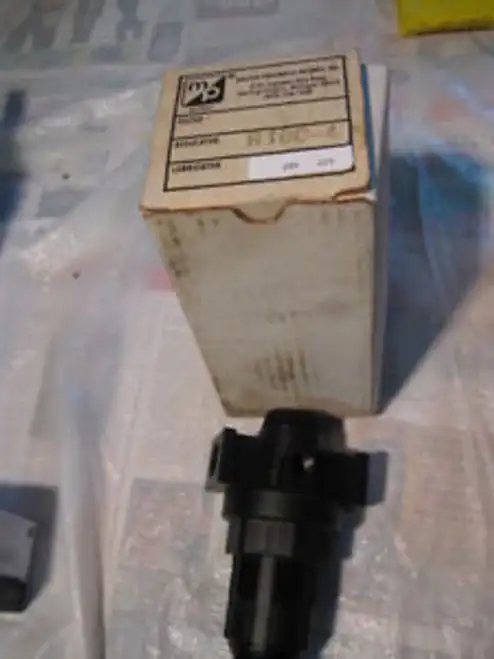 MASTER PNEUMATIC DETROIT R100-4 REGULATOR