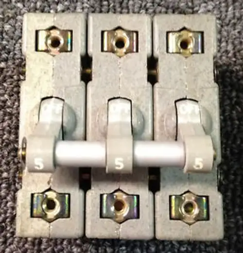 Heinemann Circuit Breaker 3Xam17-5-208Ac-54-400 Hz Poles 3 Voltage Rating 208