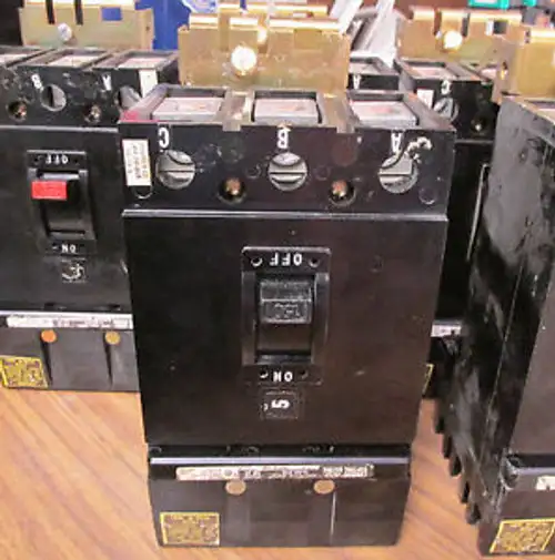 SQUARE D I-LINE 3 POLE 150 AMP CIRCUIT BREAKER CAT No. Q232150 ........ VC-26A