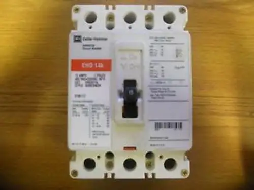 CUTLER HAMMER 15 AMP 3 POLE CIRCUIT BREAKER EHD3015L ............. RR-68