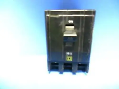 SQUARE D 3 POLE 10 AMP CIRCUIT BREAKER QOB380 (CHIP) ............. YA-126