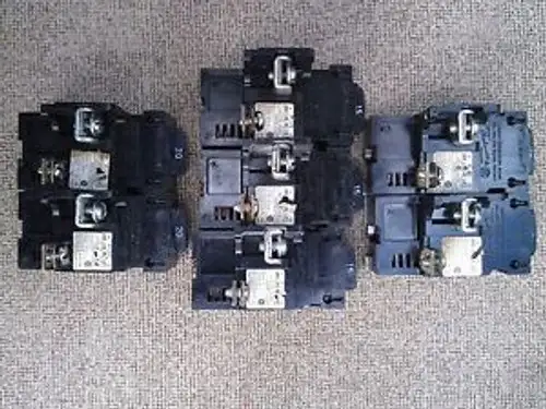 6V81 SET OF PUSHMATIC CIRCUIT BREAKERS SINGLE POLE: 5-15A & 2-20A GOOD COND