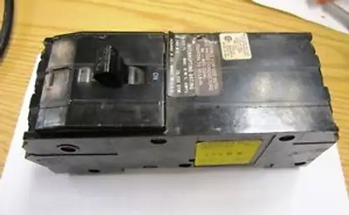 Sqd Q13100 3 Pole 100 Amp 240 Volt 10Ka Plug In Circuit Breaker