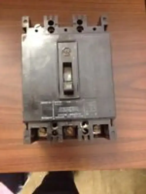 - Disyuntor Ge Eb3100
