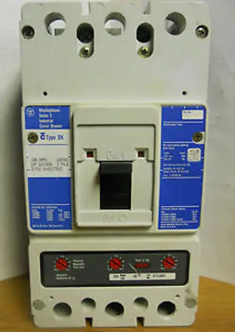 Westinghouse 300A. 3P. Breaker Type Dk Dk3300W Yb-137