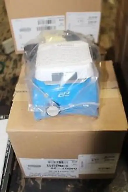 New Cole Parmer 04807-20 4X4 120V Hot Plate
