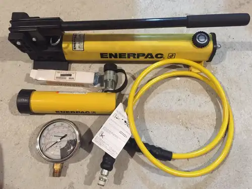 Enerpac P-392 Leichtgewichtige Handpumpe mit 2 Geschwindigkeiten