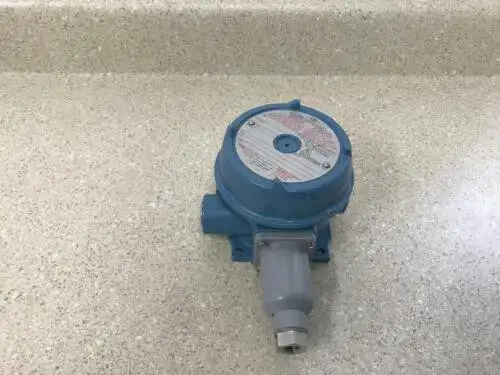 United Electric Pressure Switch J120-358 15-200Psi