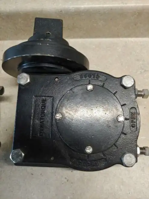 1 Each Dynatorque Dt12Bs Worm Gear Operator With 2" Awwa Square Nut