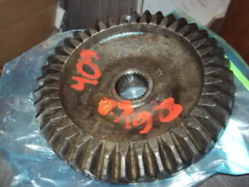 Kubota L2050 Kubota 4X4 Tractor Front Axle Gear Part 31333-43940