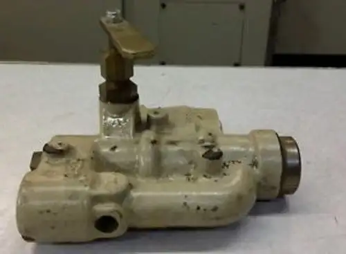 136211 Injector Style Pump | Old Stock | |