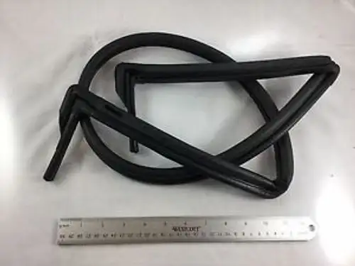 52196-13800-71 Toyota Seal Engine Hood R 521961380071 Sk-31162312J