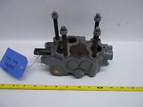888982 Clark Forklift Valve Section