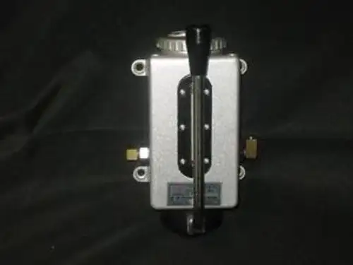 Jin Yin One Shot Manual Lubrication Pump Model Clausing Kondia Part # 100-7/1