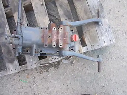 Kubota L3400 Lift Housing Tc220-34110. Tc220-99010
