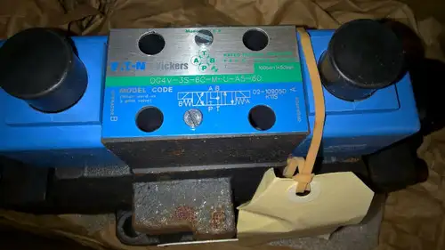 Eaton Vickers Dg5V-8-H-0C-M-U-A6-10 Directional Control Valve C/W Dg4V-3S Valve