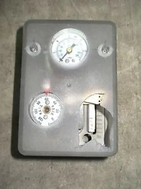 1 Johnson Controls P-8000 Proportional Action Pressure Controller