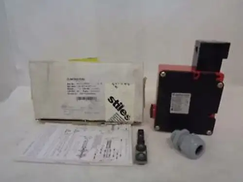 NEW BERNSTEIN SLM-MVTW24DC-S5 SAFETY SWITCH