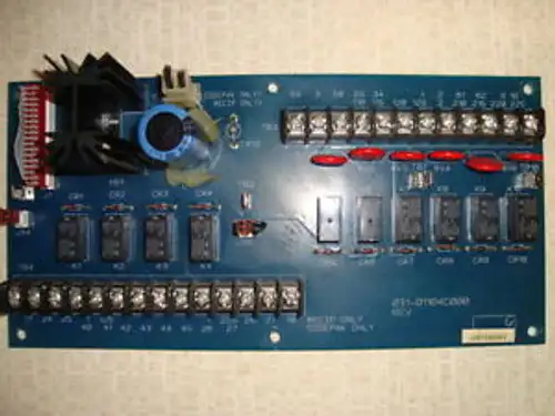 031-01104C000 REV G YORK CHILLER CONTROL CIRCUIT BOARD RELAY BOARD CODEPAK