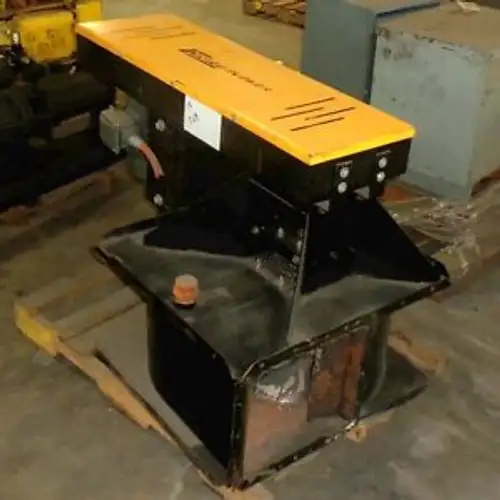 CHICAGO BLOWER CORP 176S4-11909 15 SQI CENTRIFUGAL FAN W/ 5 HP MOTOR