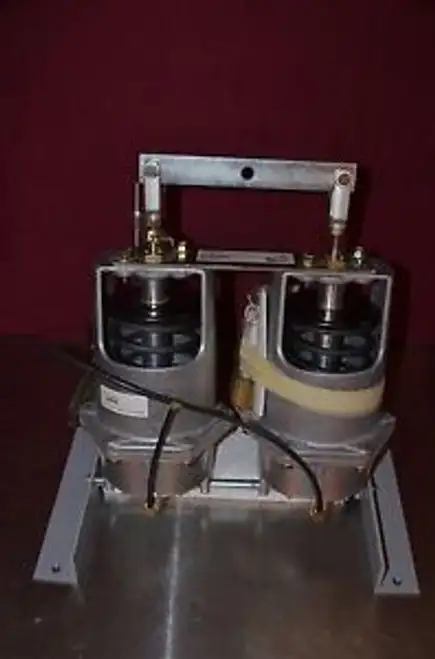 Siemens Powers Controls 331-3070 No. 6 Damper Actuators Tandem Mounted 8-13 psi