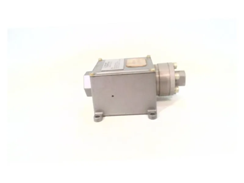 CUSTOM COMPONENT SWITCHES 605G6 Basınç Anahtarı