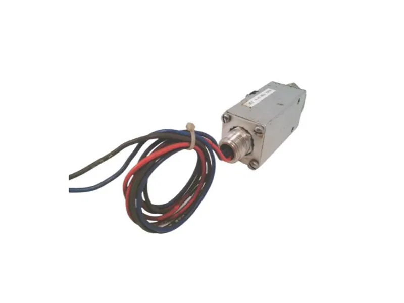 Przełącznik ciśnienia 6900G18-7008 firmy CUSTOM CONTROL SENSORS