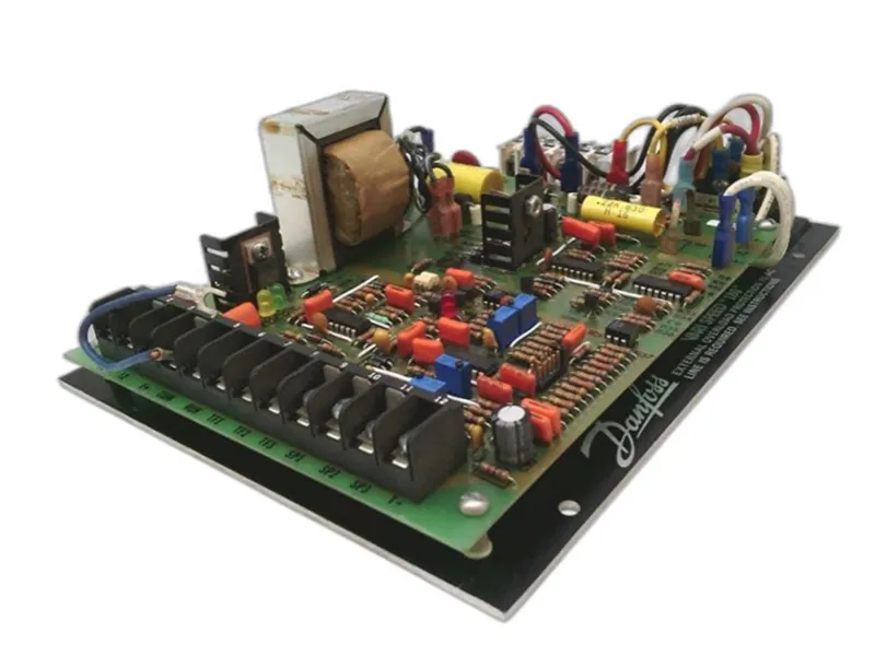 DANFOSS 700325驅動器