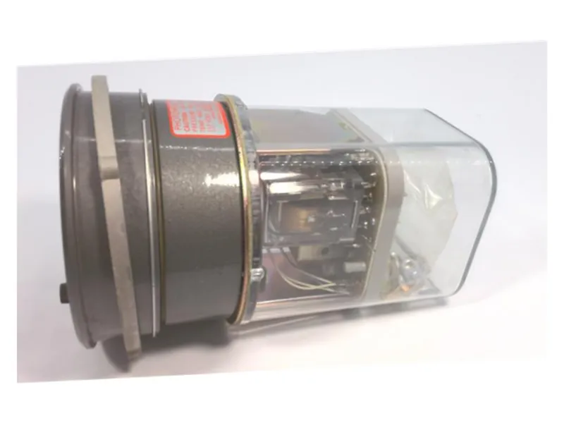 3000-00 Pressure Gauge by DWYER