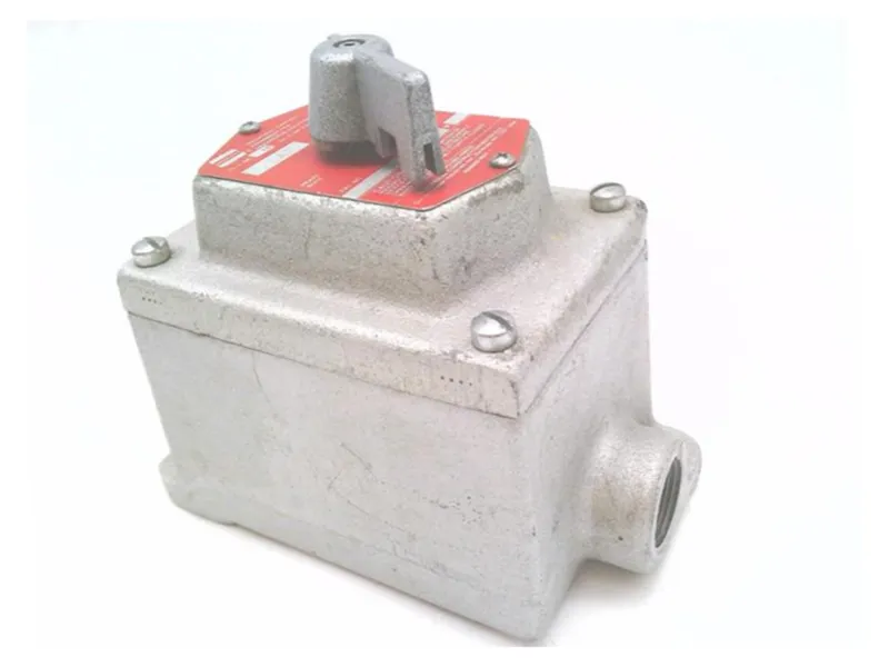DS672 Outlet/Handy Box by EATON CORPORATION