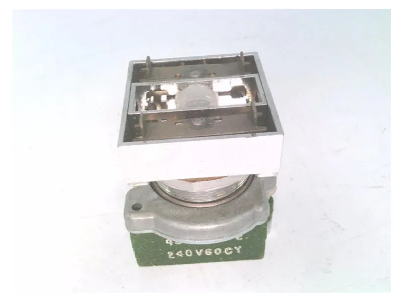 E30EB 配件/燈泡/蓋帽/觸點/變壓器 由 CUTLER HAMMER 製造