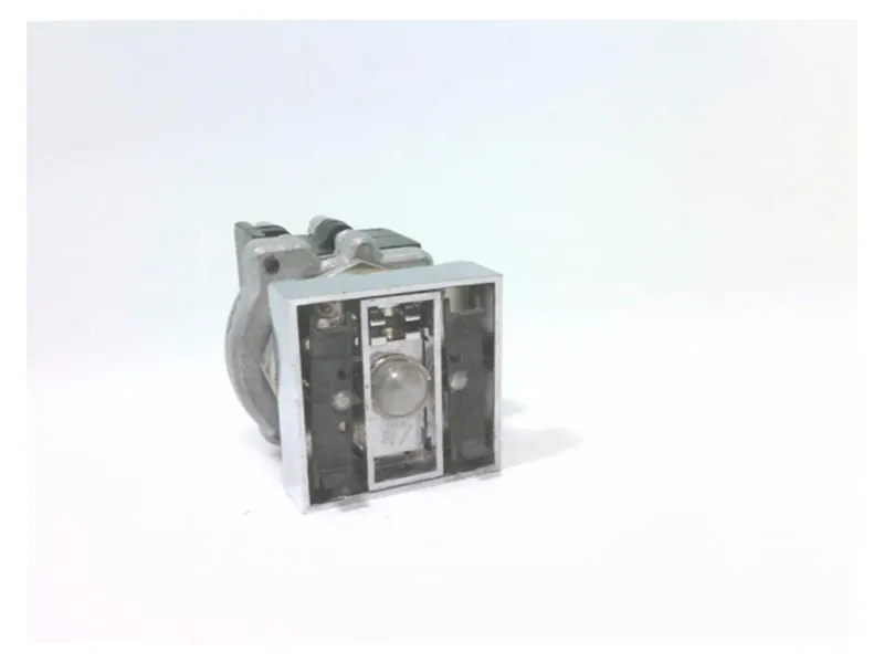 CUTLER HAMMER製造的E30EE按鈕
