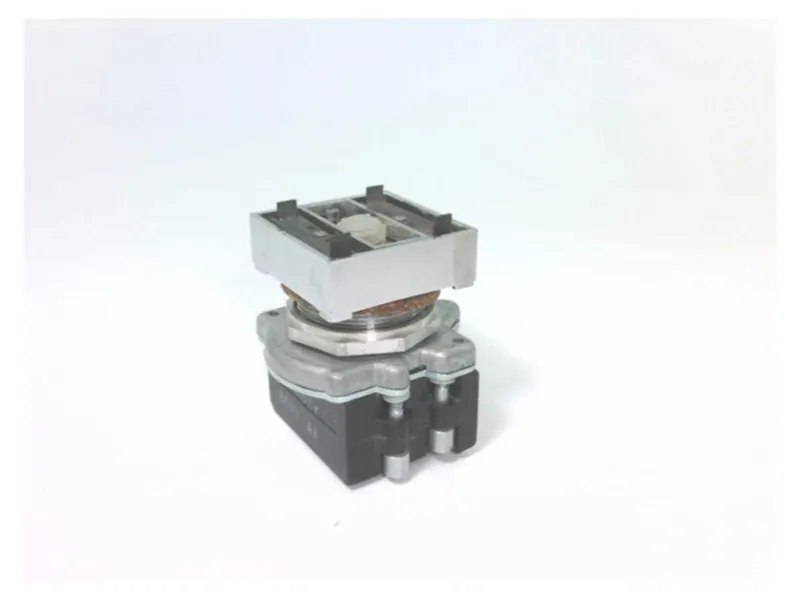 CUTLER HAMMER製造的E30EE按鈕