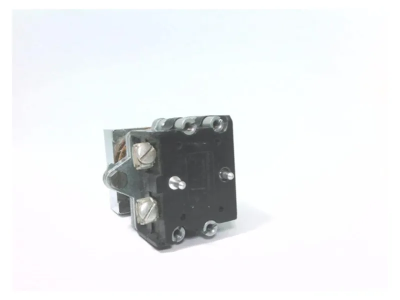 CUTLER HAMMER製造的E30EE按鈕
