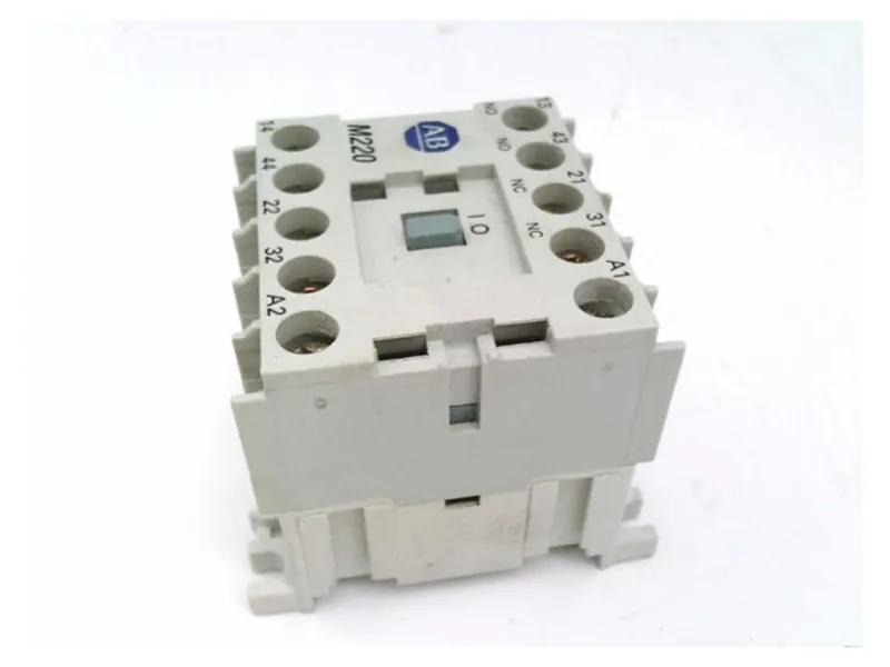 Relé/Zásuvka ALLEN BRADLEY 700-DC-M220Z24