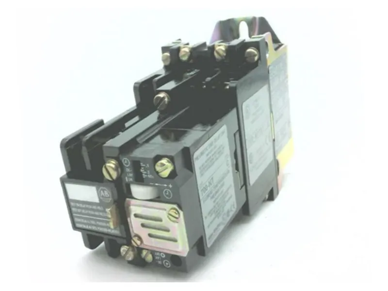 รีเลย์/ซ็อกเก็ต ALLEN BRADLEY 700-NPTA1