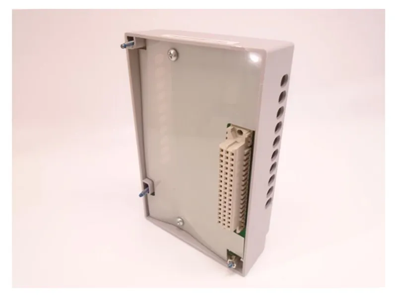 ALLEN BRADLEY 2711P-RN3 PLC Module/Rack