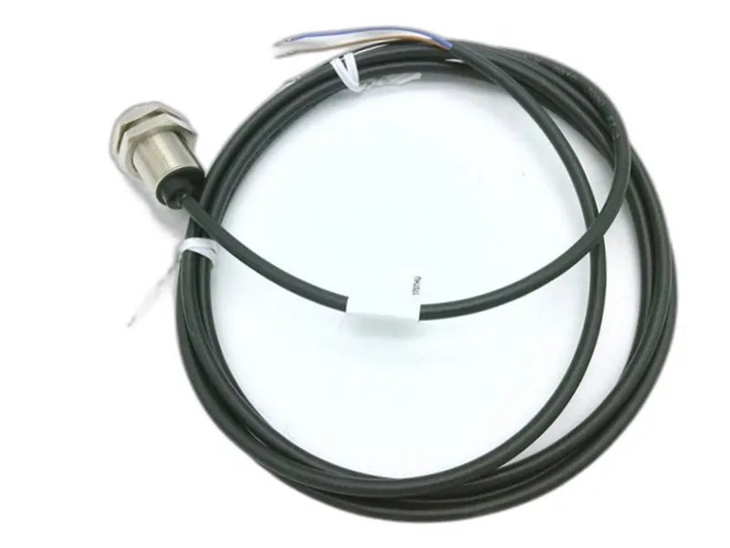 BALLUFF BES M18MD-PSC80B-BP02-003 光電感測器