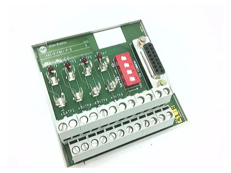 ALLEN BRADLEY 1492-AIFM4I-F-5 PLC模組/機架