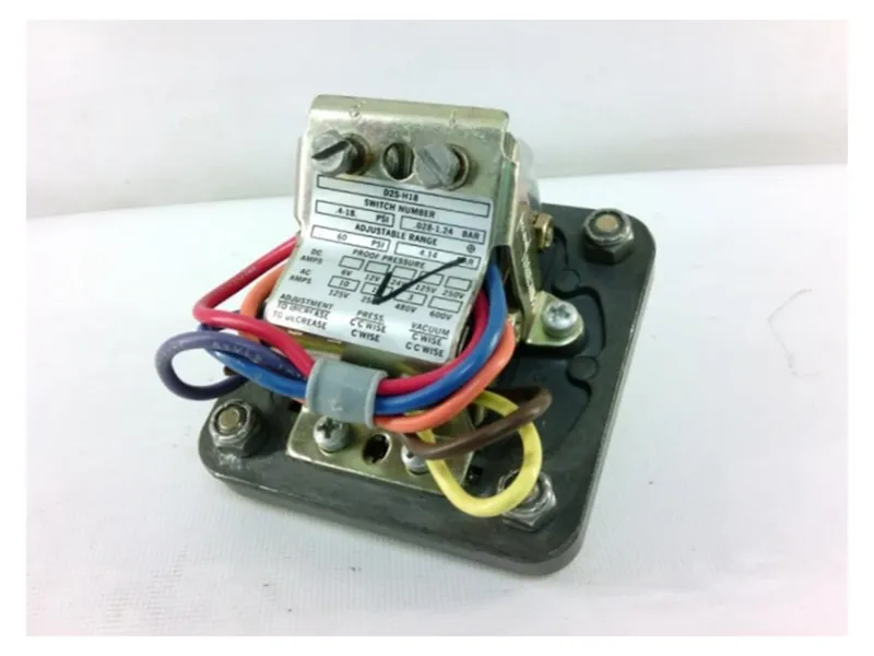 Cảm biến/công tắc/bộ chuyển đổi áp suất thủy lực BARKSDALE D2S-H18