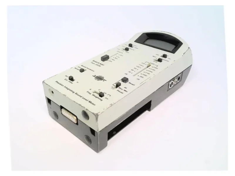 Miernik uniwersalny BRUEL & KJAER 2230