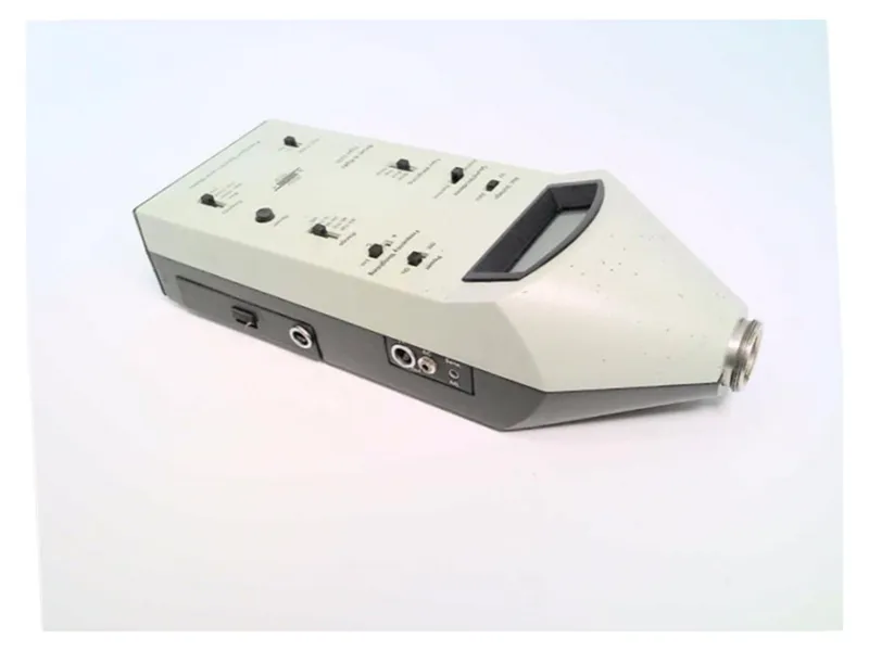 BRUEL & KJAER 2235 オーディオアンプ