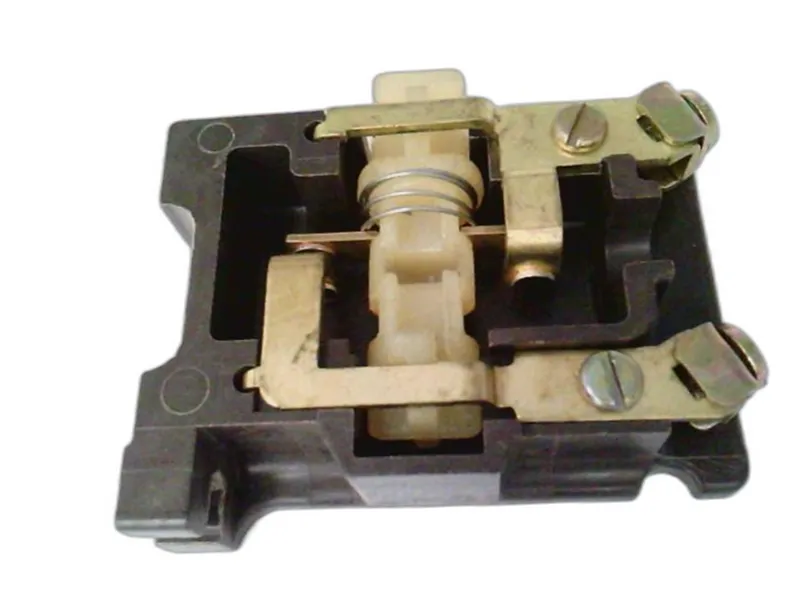 Pomocný kontakt CLARK EQUIPMENT KPM1A